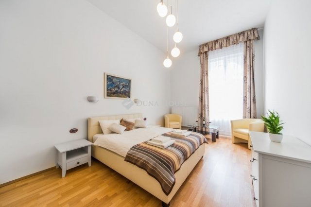 Eladó téglalakás, Budapesten, VI. kerületben 149 M Ft, 4 szobás