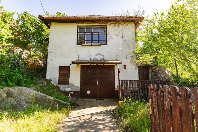 Eladó családi ház, Szekszárdon 8.4 M Ft, 2 szobás