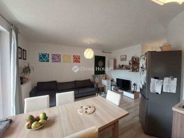 Eladó sorház, Pécelen 89.9 M Ft, 4 szobás / költözzbe.hu