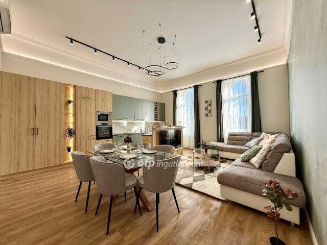 Eladó téglalakás, Budapesten, VII. kerületben 180 M Ft, 4 szobás