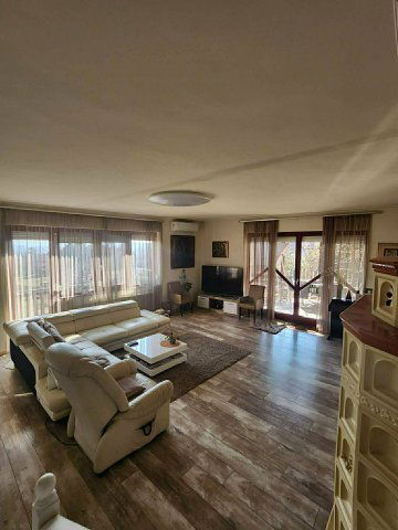 Eladó családi ház, Pécsett 199.9 M Ft, 6 szobás