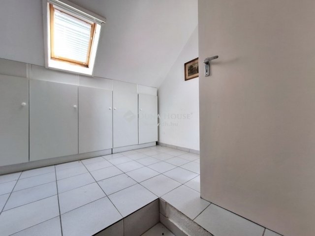 Eladó nyaraló, Balatonakarattyán 54.99 M Ft, 3 szobás