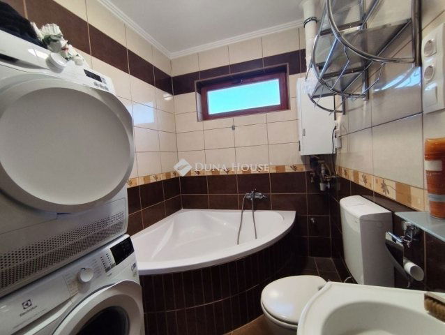 Eladó családi ház, Ócsán 93.9 M Ft, 6 szobás