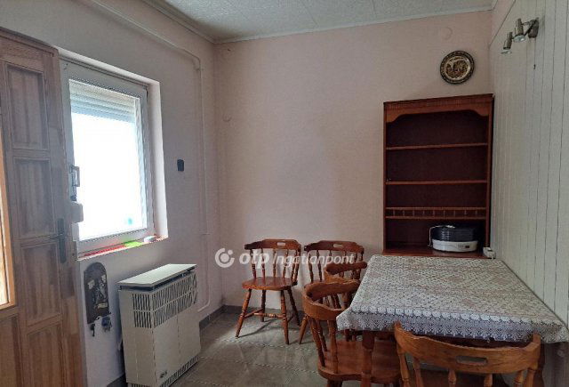 Eladó családi ház, Nagybörzsönyön 39.9 M Ft, 2+1 szobás