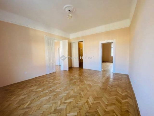 Kiadó iroda, Budapesten, II. kerületben, Szász Károly utcában