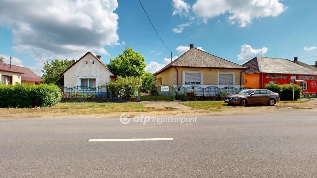 Eladó családi ház, Gemzsén 21 M Ft, 3 szobás