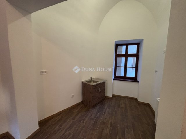 Eladó téglalakás, Sopronban 51.9 M Ft, 1 szobás