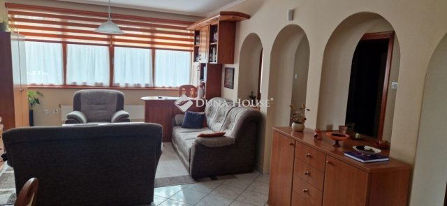 Eladó családi ház, Gárdonyban 149.9 M Ft, 5 szobás