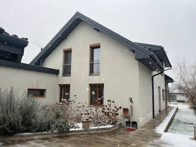 Eladó családi ház, Solymáron 255 M Ft, 8 szobás