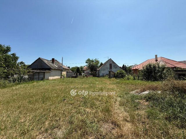 Eladó családi ház, Naszályon 25.9 M Ft, 2 szobás