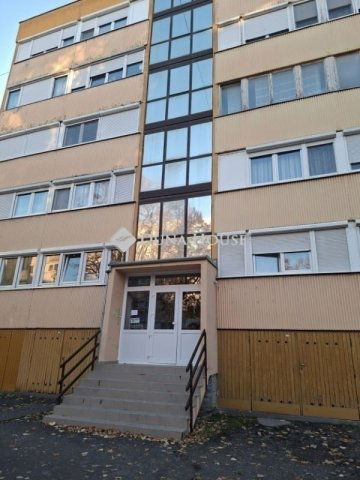 Eladó panellakás, Pécsett 40 M Ft, 2 szobás