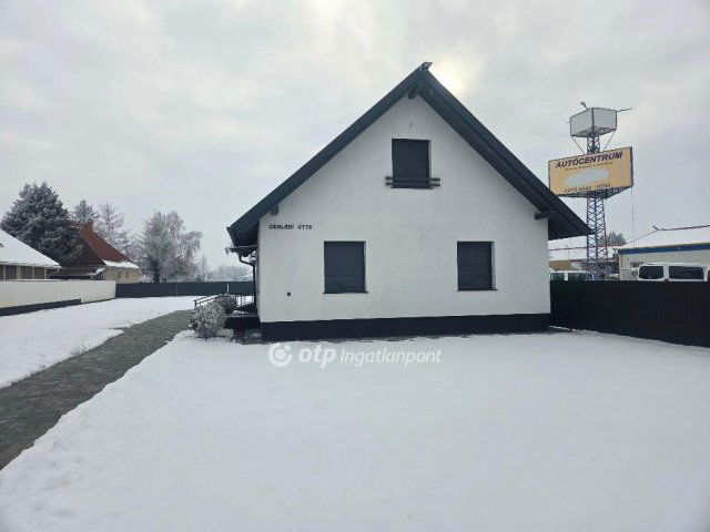 Eladó családi ház, Abonyban 108 M Ft, 3 szobás