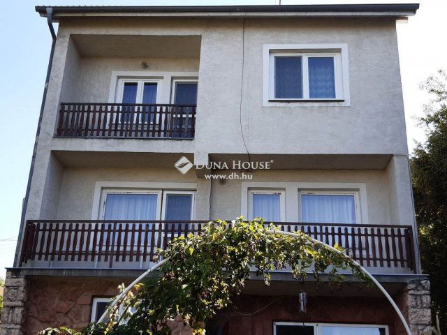 Eladó családi ház, Dunaalmáson 69.9 M Ft, 6 szobás