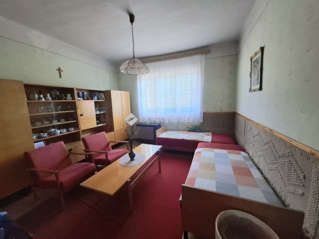 Eladó családi ház, Dányon 45 M Ft, 4 szobás