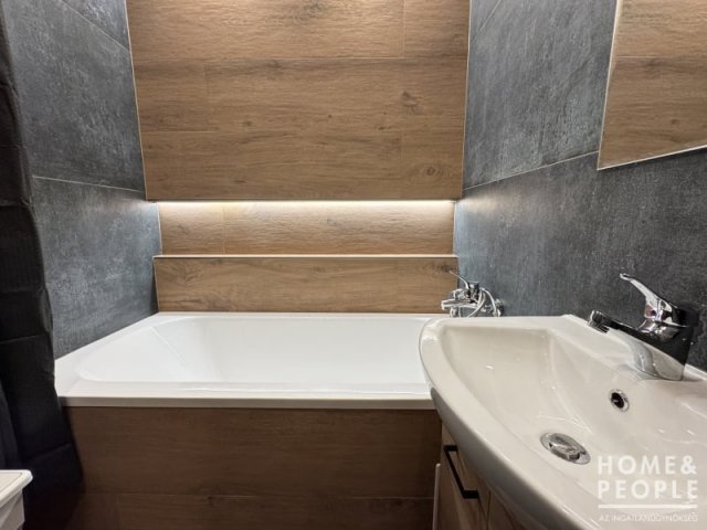 Eladó téglalakás, Szegeden 45.9 M Ft, 1+1 szobás