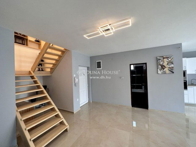 Eladó téglalakás, Dunavarsányban 129.9 M Ft, 8 szobás