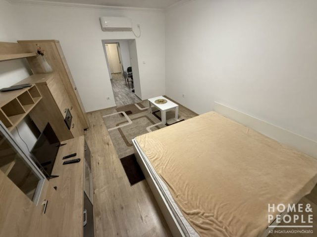 Eladó téglalakás, Szegeden 42.99 M Ft, 1 szobás