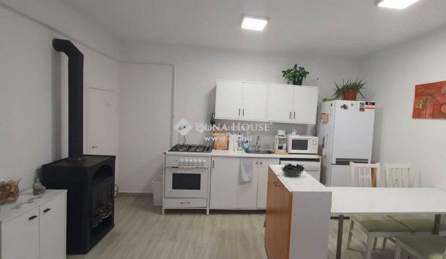 Eladó családi ház, Szakonyon 29.9 M Ft, 2 szobás