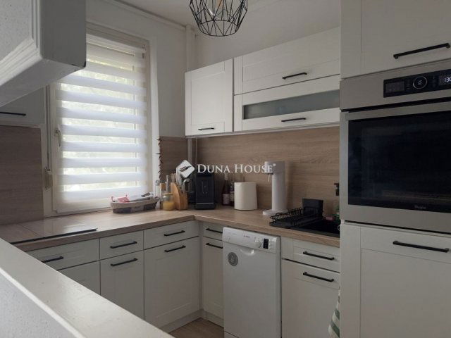 Eladó panellakás, Budapesten, III. kerületben 109.5 M Ft