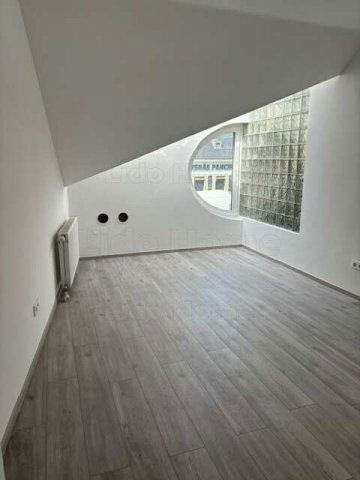 Kiadó iroda, Budapesten, III. kerületben 800 E Ft / hó, 3 szobás