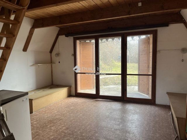 Eladó nyaraló, Pilisjászfalun 34.5 M Ft, 3 szobás