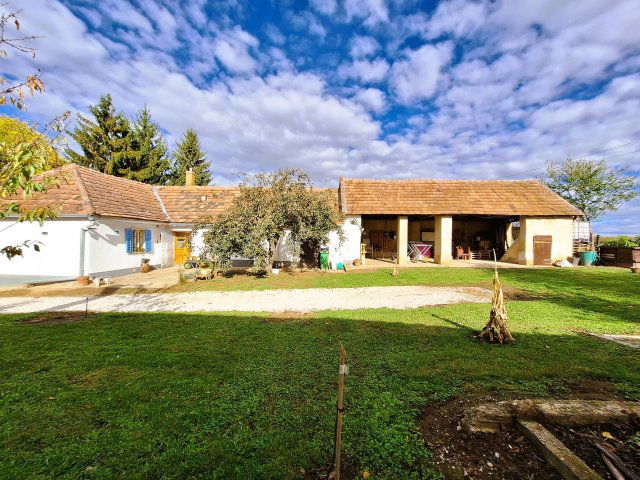 Eladó családi ház, Batykon 17.9 M Ft, 2 szobás