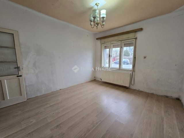 Eladó családi ház, Kacsótán 26.5 M Ft, 2 szobás