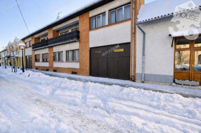 Kiadó ikerház, albérlet, Lajosmizsén 1100 E Ft / hó, 4 szobás