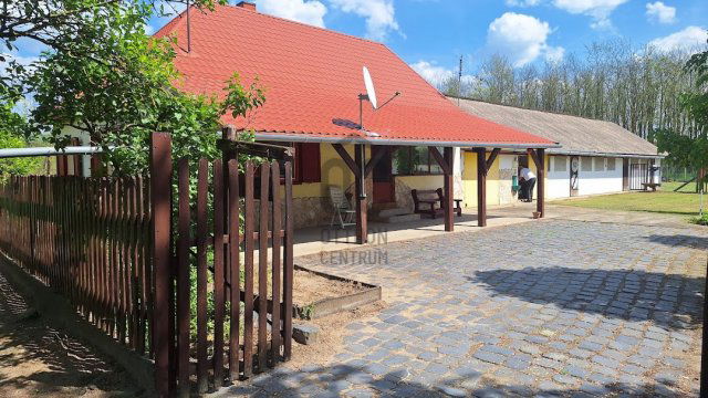 Eladó családi ház, Németkéren 26 M Ft, 2 szobás