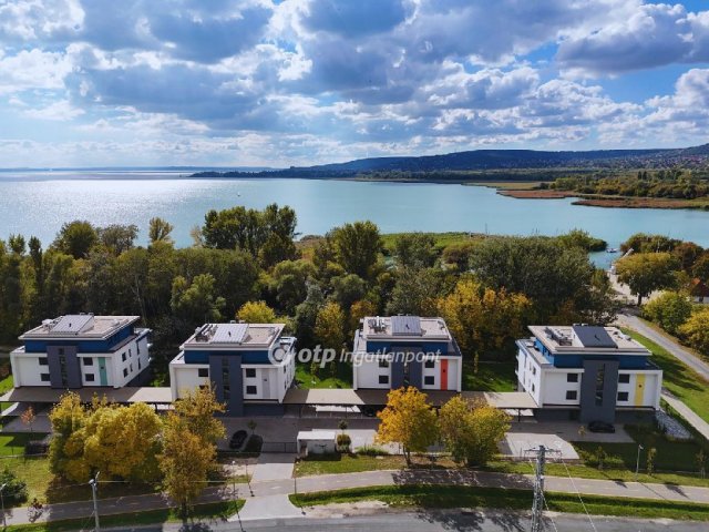 Eladó nyaraló, Balatonfűzfőn 120 M Ft, 3 szobás