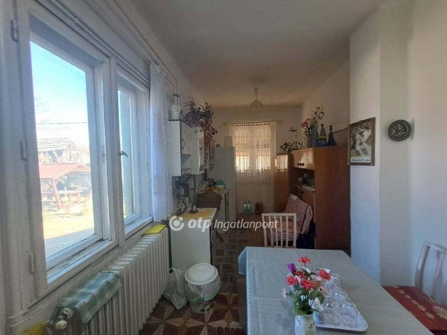 Eladó családi ház, Kiszomboron 42.45 M Ft, 2 szobás