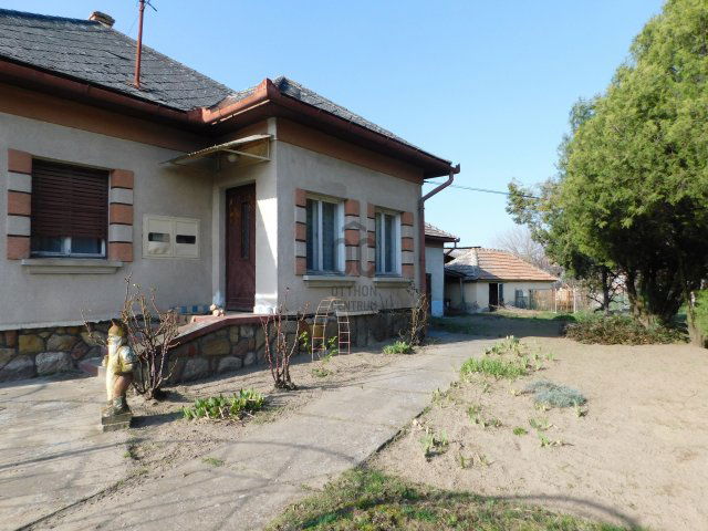Eladó családi ház, Tápiószentmártonon 40 M Ft, 3 szobás