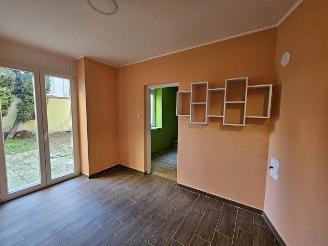 Eladó téglalakás, Pápán 24 M Ft, 1+1 szobás
