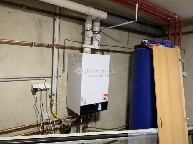 Eladó családi ház, Vecsésen 299.9 M Ft, 1 szobás