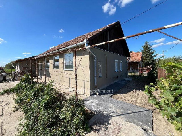 Eladó családi ház, Zsákán 9.9 M Ft, 2 szobás