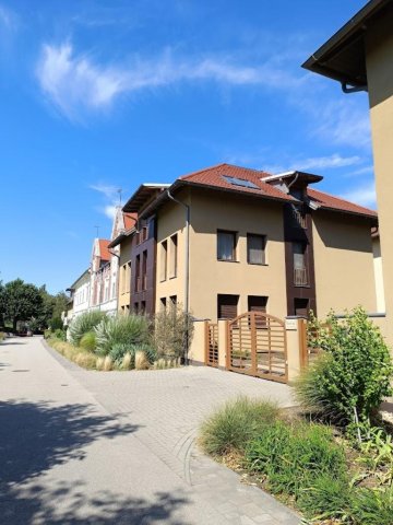 Kiadó téglalakás, albérlet, Tatán 400 E Ft / hó, 4 szobás