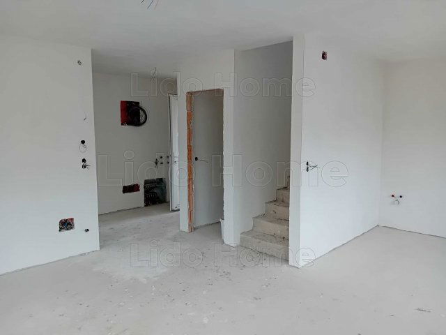 Eladó ikerház, Siófokon 94 M Ft, 11 szobás