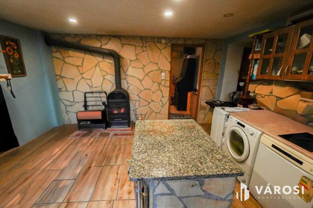 Eladó családi ház, Vácon 39 M Ft, 3 szobás