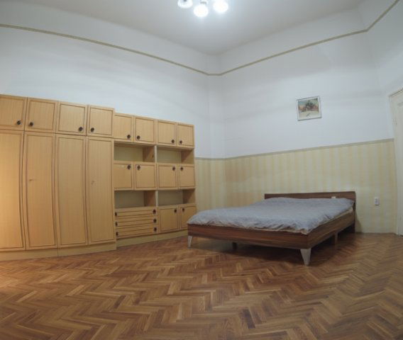 Eladó téglalakás, Budapesten, VIII. kerületben, Luther utcában