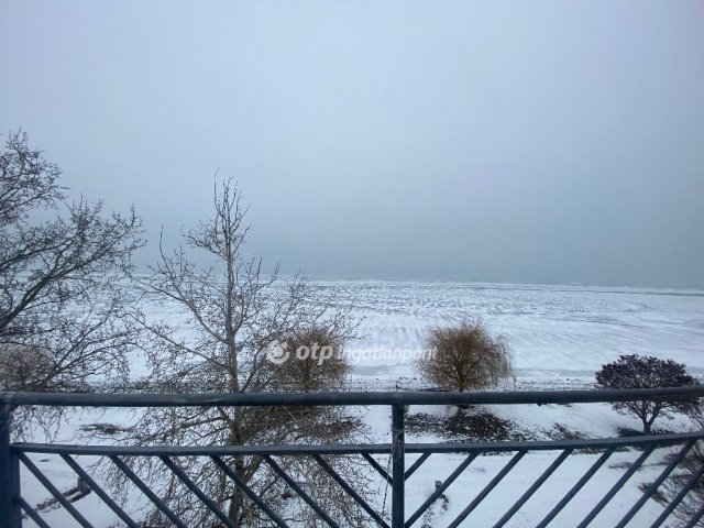 Eladó téglalakás, Siófokon 110 M Ft, 1+1 szobás