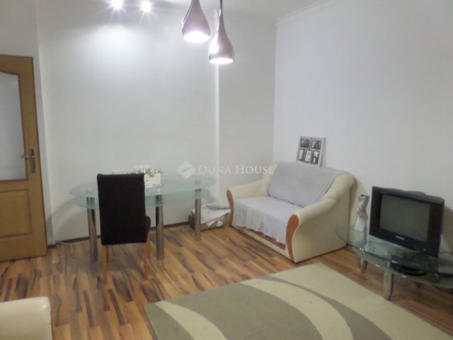 Kiadó téglalakás, albérlet, Nyíregyházán, Hősök terén