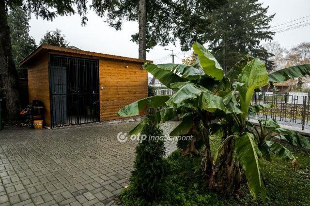 Eladó családi ház, Balatonberényben 299 M Ft, 10 szobás