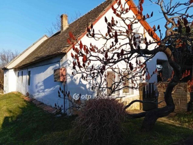 Eladó családi ház, Várdombon 17.6 M Ft, 2+2 szobás