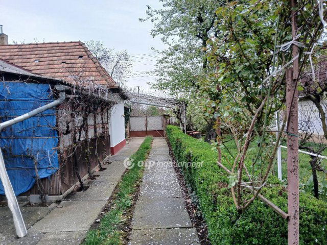 Eladó családi ház, Gyöngyösön 43.8 M Ft, 3 szobás