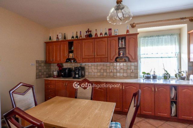 Eladó családi ház, Monostorapátin 83 M Ft, 5+1 szobás