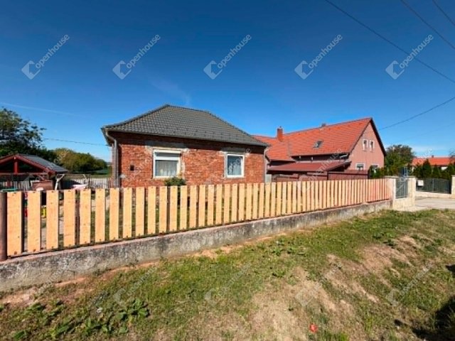 Eladó családi ház, Felsőrajkon 29.9 M Ft, 2 szobás