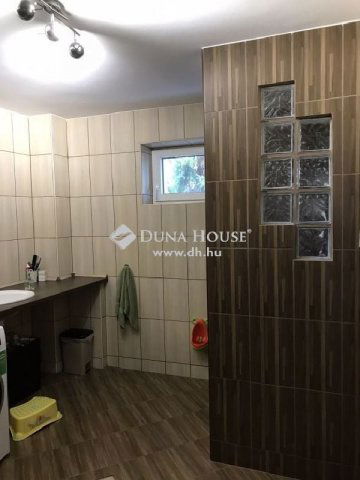 Eladó családi ház, Kisbéren 78.5 M Ft, 5 szobás