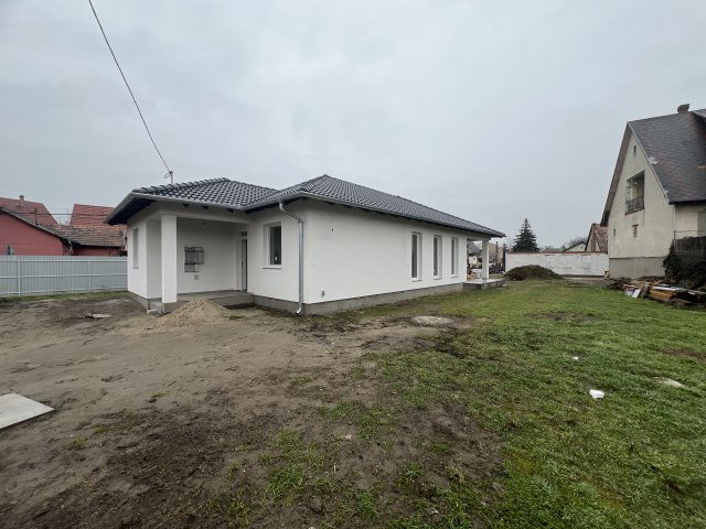 Eladó családi ház, Szigetszentmiklóson 129 M Ft, 5 szobás