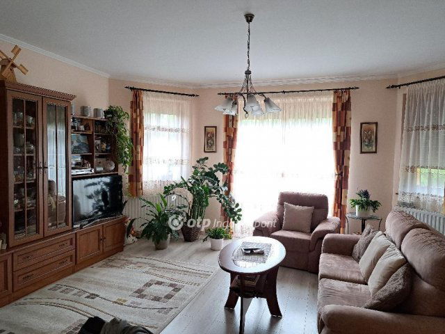 Eladó családi ház, Egerben 239 M Ft, 4 szobás