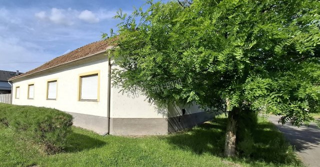 Eladó családi ház, Lőrinciben 44.6 M Ft, 4 szobás
